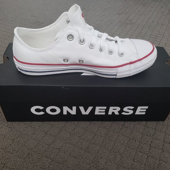 Sneaker - Picture 1 of 2